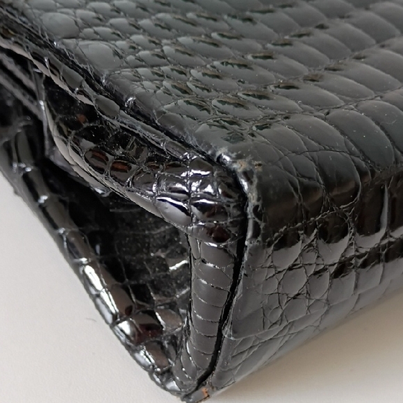 Vintage Gucci Black Crocodile-Embossed Bag with Gold Chain Flawed - Picture 14 of 16